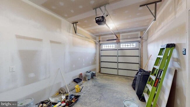 Building Photo - 440 W Gravel Ln