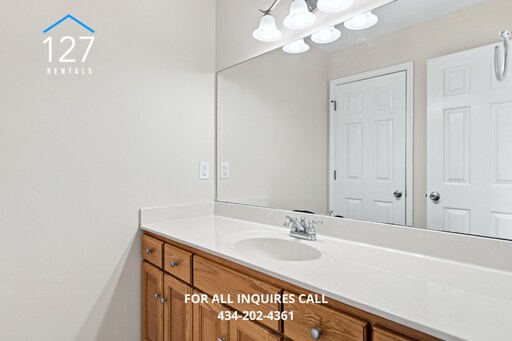 Building Photo - Stunning 4-Bedroom House in Prime Forest Location!