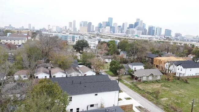 Building Photo - 3038 Webster St