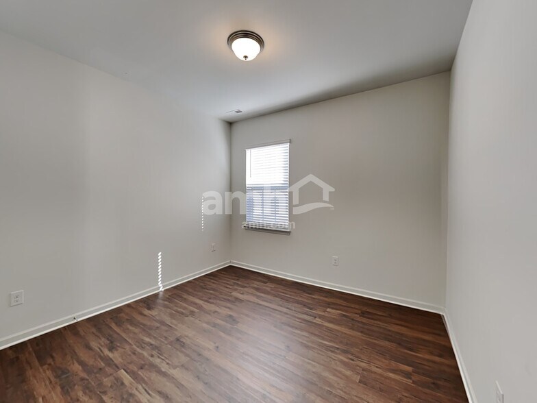 Building Photo - 44 Prairie St