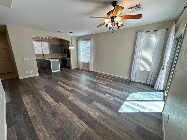 Building Photo - 1912 E Loma Vista St