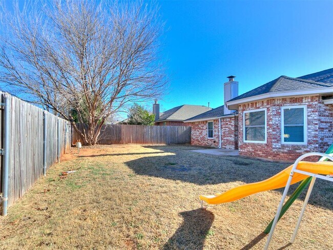 Building Photo - 617 Golden Eagle Dr