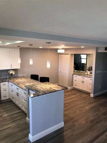 Building Photo - 12500 Capri Cir N