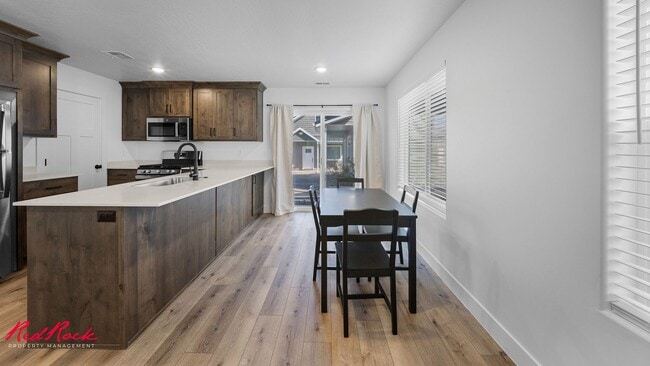 Building Photo - MOVE IN SPECIAL! Fresh, Modern Living, Just Steps Away From Everything in Cedar City