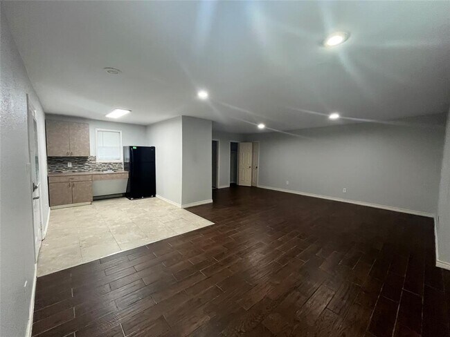 Building Photo - 2402 Fawnwood Ln