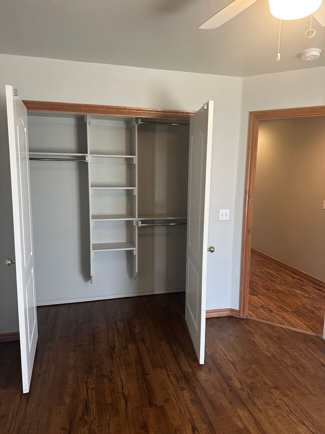 Building Photo - 3 bedroom, 2 bathroom, 2 car garage