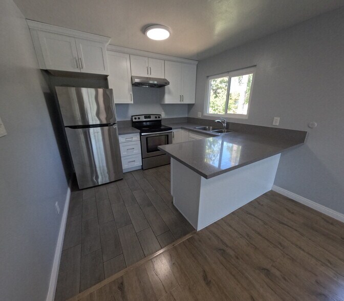KITCHEN - 809 Brent Ave