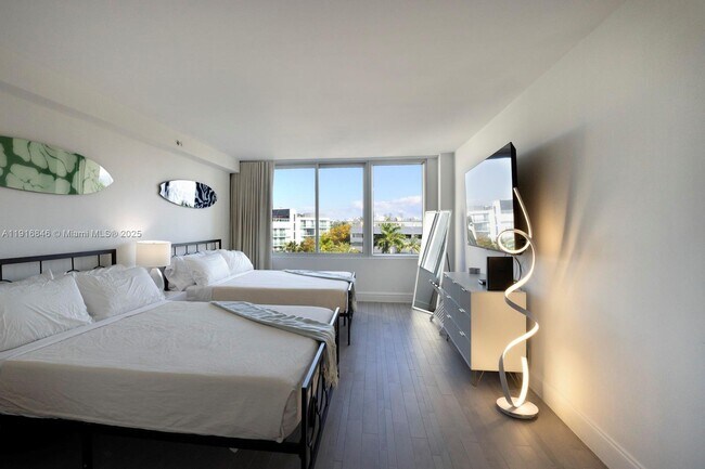 Building Photo - 1100 West Ave