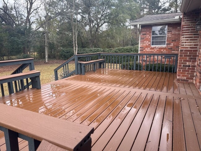 Building Photo - Spacious home with carport and garage!