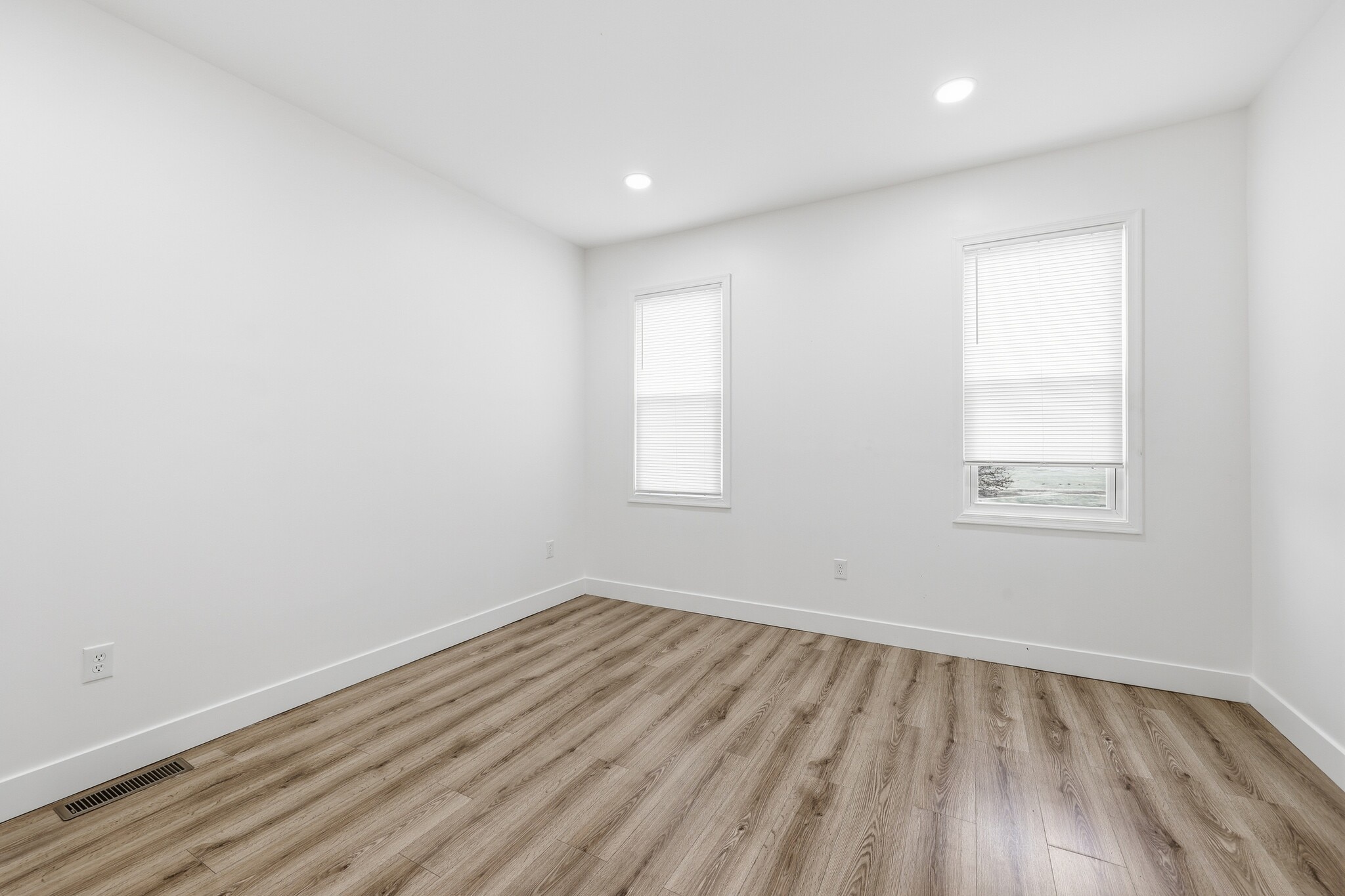 Building Photo - 2542 HARFORD Rd