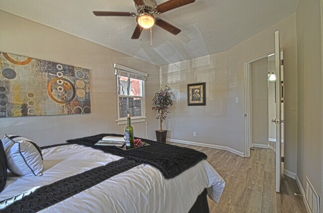 Building Photo - Classic California MODERNIZED- renovated 2...
