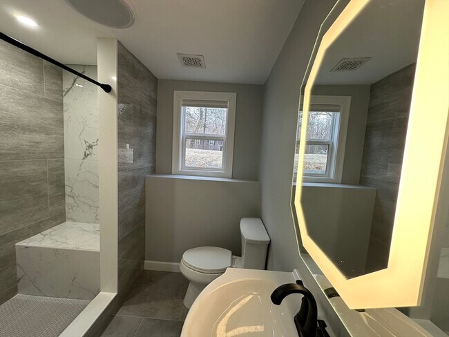 Building Photo - 456 Parsonage St