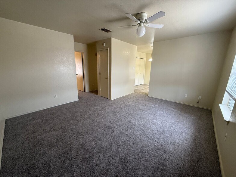 Building Photo - 1706 Benttree Dr