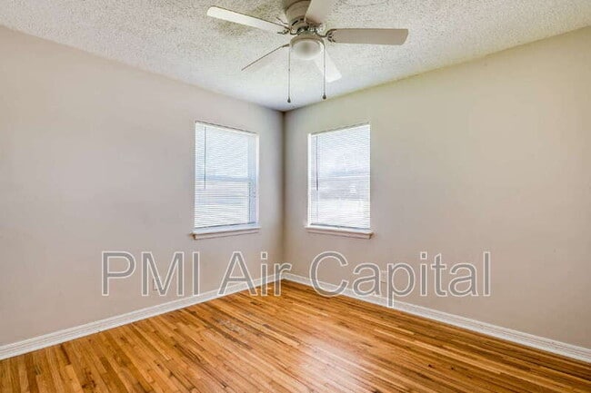 Building Photo - 6417 E Cottonwood Ln