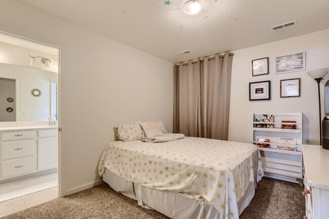 Building Photo - Stunning Newer-Built Home in Desirable Pal...