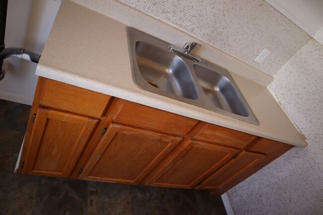 Building Photo - 120 Cochise Dr