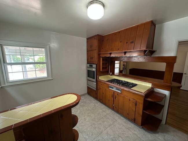 Building Photo - 3 Bed, 2 Bath Home in Lake Balboa
