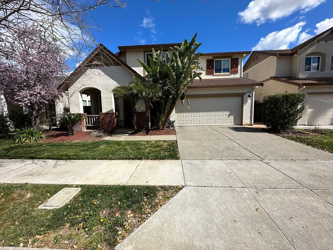 Primary Photo - Beautiful 3 Bed, 2.5 Bath Two Story Garin ...