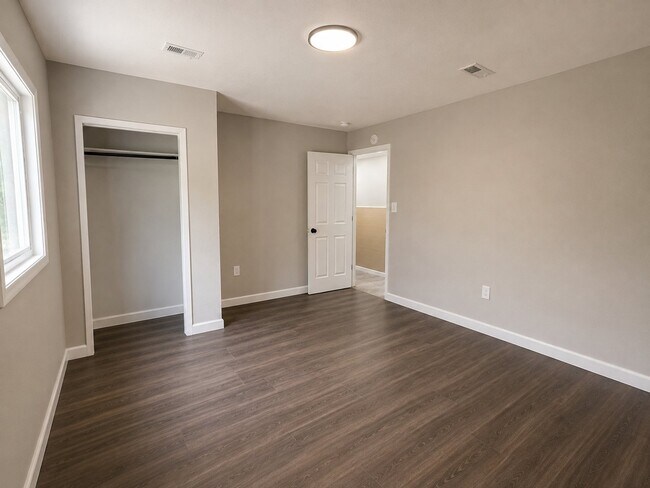 Building Photo - 507 St Robert Dr