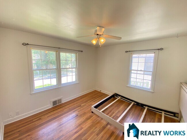 Building Photo - Charming 2 (+1) Bed Home!