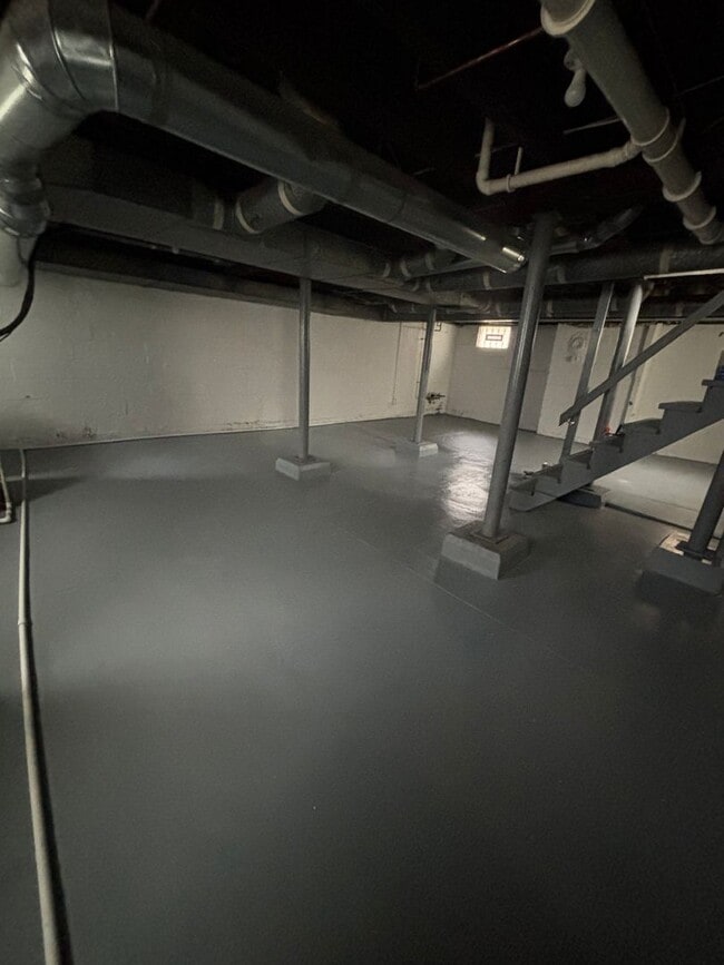 Building Photo - 361 E Northwood Ave