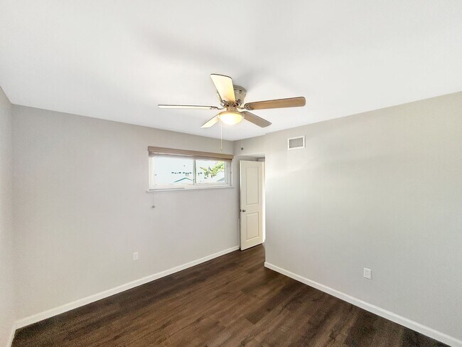 Building Photo - Beautiful 4BD/2BA W/ Attached Garage in Cl...