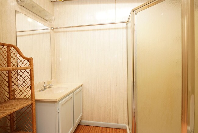 Building Photo - 223 S Bayshore Dr