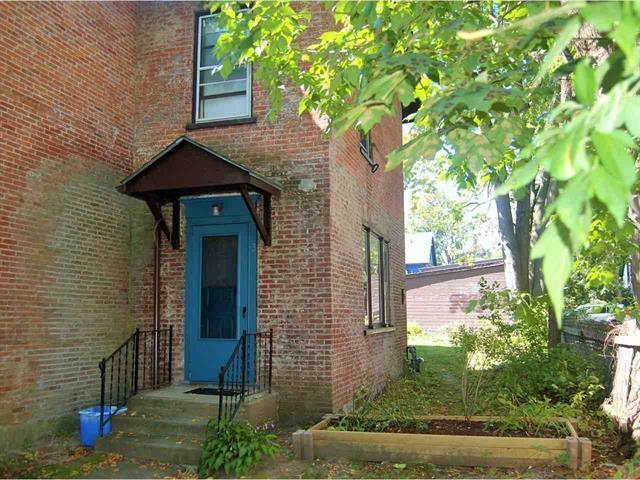 Private entry - 43 Union N St