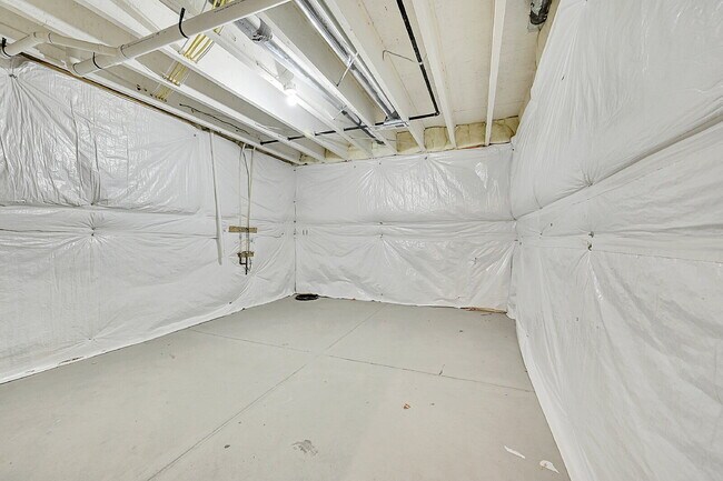 Building Photo - $2,995.00, 4 bedrooms, 2.5 baths with a bi...