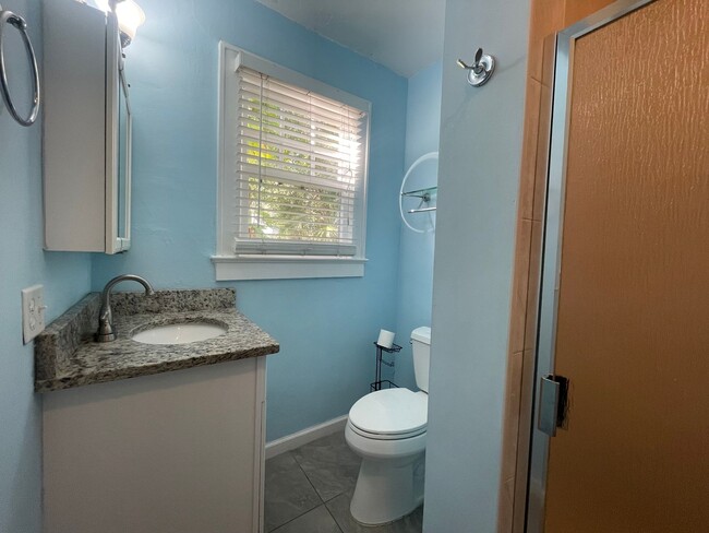 Building Photo - 4 BR Home only 2 blocks from Lake Eola Par...