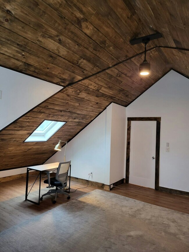 Building Photo - 1482 Cambridge St