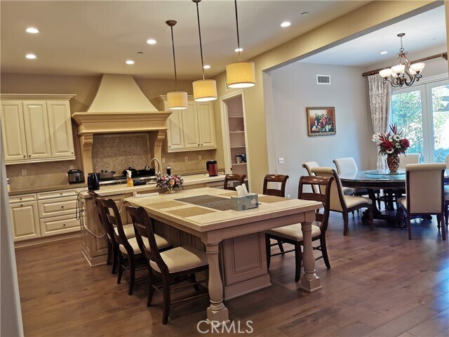 Building Photo - 16 Branding Iron