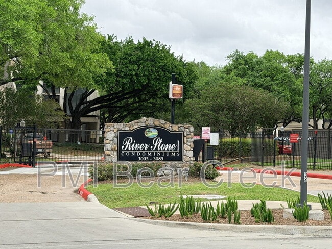 Building Photo - 3045 Walnut Bend Ln