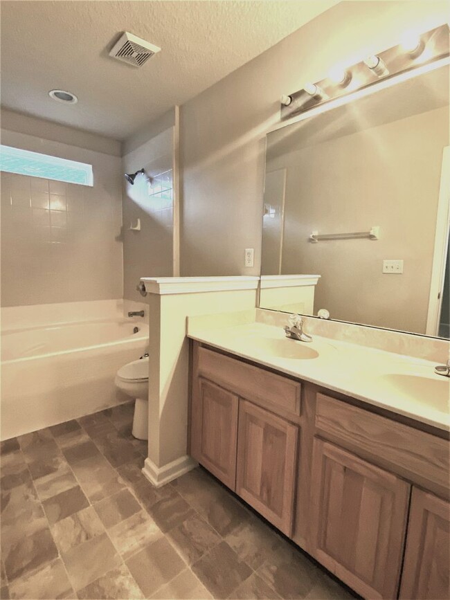 Building Photo - 9338 Prosperity Lake Dr