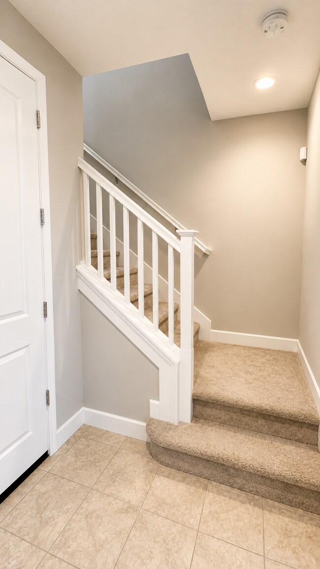 Building Photo - 2072 Parsons Dr