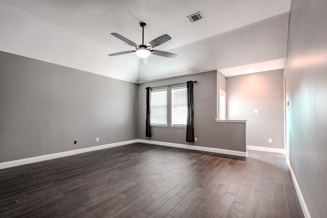 Building Photo - 8515 Holly Spring Ln