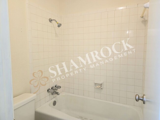 Building Photo - 3/2 Duplex in Waco ISD!