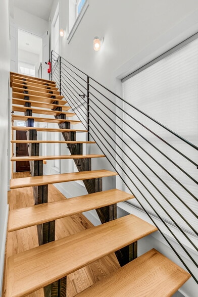 Building Photo - 40 Poinsett St