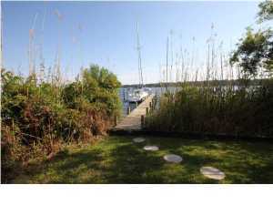 Building Photo - Waterfront townhome