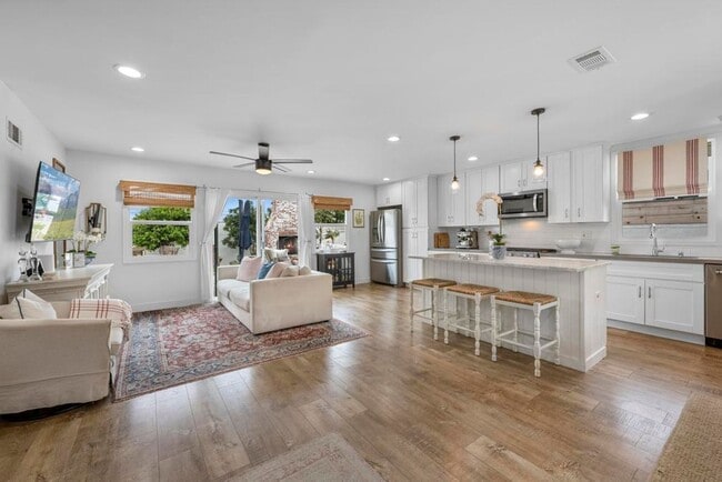 Building Photo - Open Concept 3 Bedroom, 2 Bath Craftsman H...