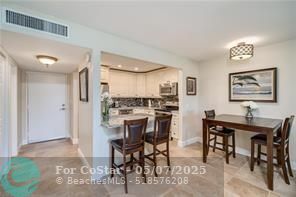 Building Photo - 9000 Jacaranda Ln