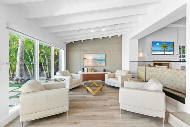 Building Photo - 253 N Coconut Ln