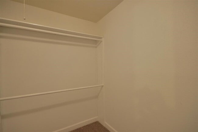 Building Photo - 1326 Town Cir