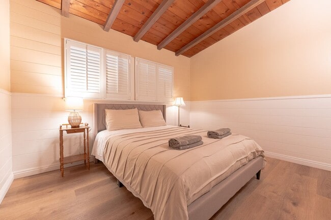 Building Photo - Peaceful Cottage Home w/ 3B2B