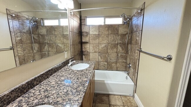 Building Photo - Kaylee Ct