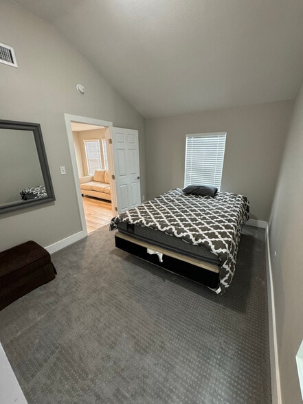 Building Photo - 329 E 25th St