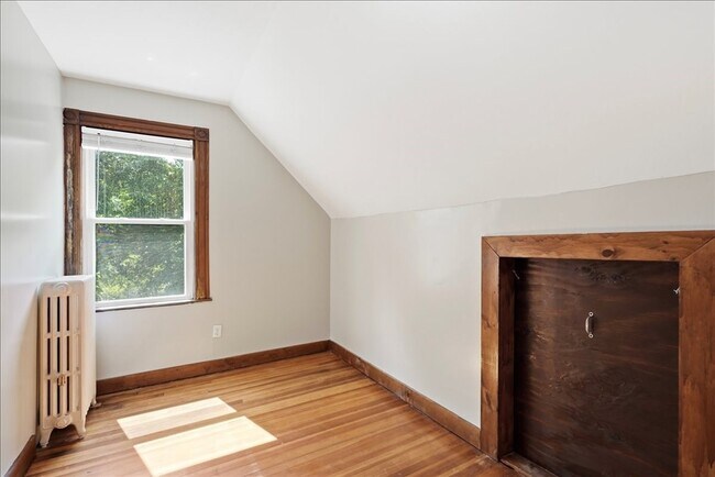 Building Photo - 352 Beulah St