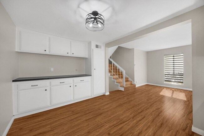 Building Photo - Bright and Open 3 Bedrooms Plus 2 Car Garage