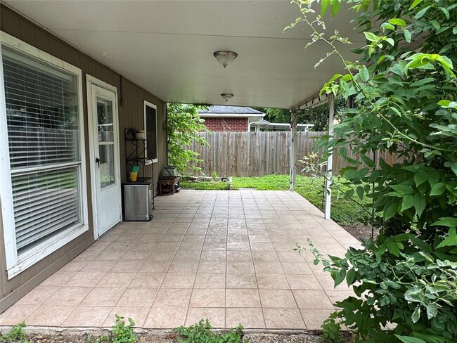 Building Photo - 2103 Aster Way