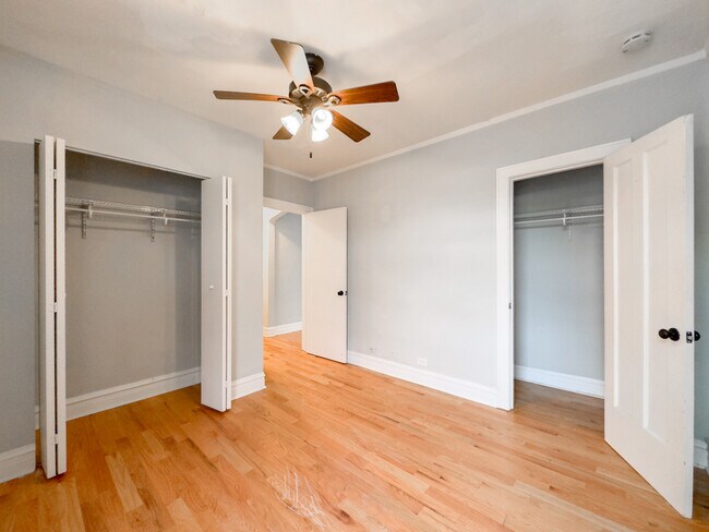 Building Photo - 4742 N Hermitage Ave